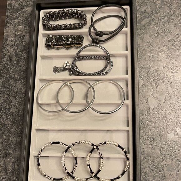 11 piece lot black and sparkly bracelets - Picture 1 of 7